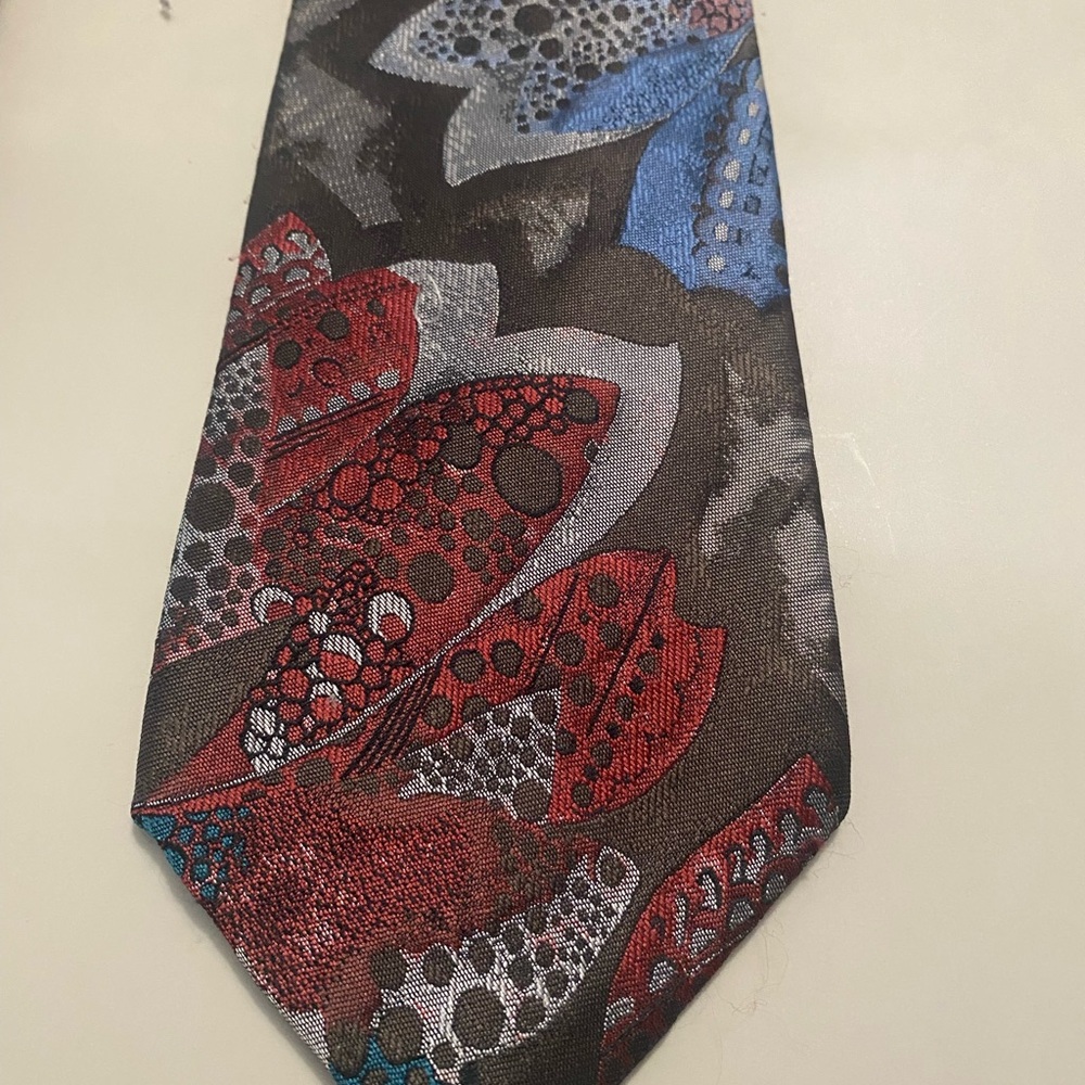 Stylish Red and Blue Patterned Tie